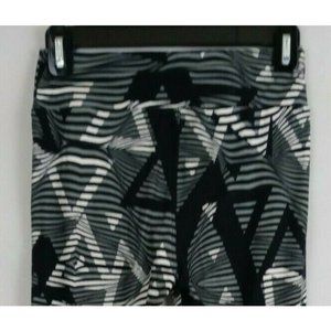 New LuLaRoe One Size Leggings Black & White With Geometric Triangles Design